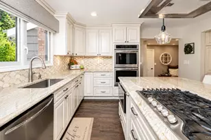 9 Huckleberry Ln, East Setauket, NY 11733 - Photo 8