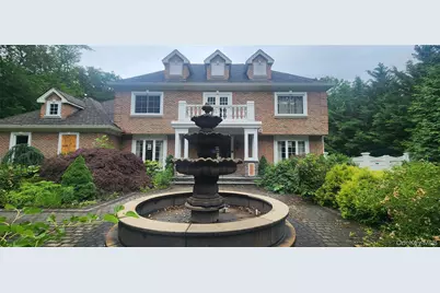 7 Arista Court, Dix Hills, NY 11746 - Photo 1