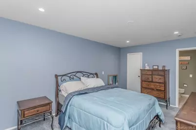 62 Cambridge Drive W, Copiague, NY 11726 - Photo 14