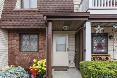 62 Cambridge Drive W, Copiague, NY 11726 - Photo 2