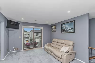 62 Cambridge Drive W, Copiague, NY 11726 - Photo 6