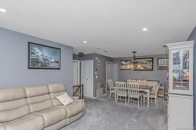 62 Cambridge Drive W, Copiague, NY 11726 - Photo 4