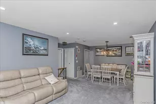 62 Cambridge Dr W, Copiague, NY 11726 - Photo 4