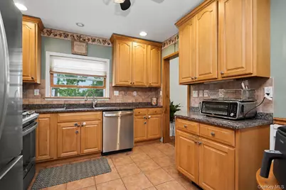 31 Brookdale Avenue, White Plains, NY 10603 - Photo 8