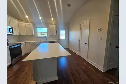 87 Community Road, Bay Shore, NY 11706 - Photo 6
