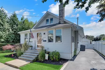 239 S 2nd Street, Lindenhurst, NY 11757 - Photo 2