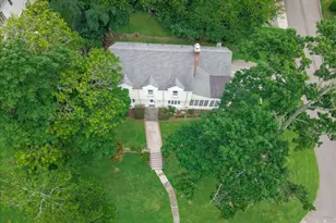 17 Pinewood Rd, Manhasset, NY 11030 - Photo 36