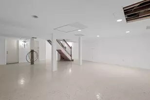 17 Pinewood Rd, Manhasset, NY 11030 - Photo 30
