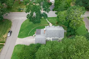 17 Pinewood Rd, Manhasset, NY 11030 - Photo 40