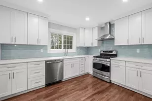 17 Pinewood Rd, Manhasset, NY 11030 - Photo 10