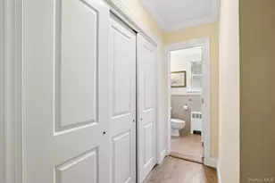 43 Edwards St, Roslyn Heights, NY 11577 - Photo 16