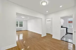 1 Ash Pl, Great Neck, NY 11021 - Photo 4