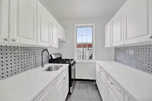 1 Ash Pl, Great Neck, NY 11021 - Photo 8