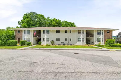 27 Walden Court #J, Yorktown Heights, NY 10598 - Photo 2