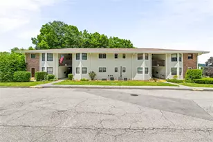 27 Walden Ct, Yorktown Heights, NY 10598 - Photo 2