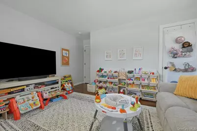 672 Anderson Avenue, Franklin Square, NY 11010 - Photo 16