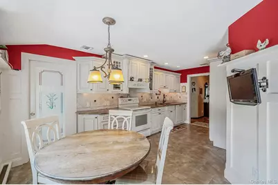 220 Terry Boulevard, Holbrook, NY 11741 - Photo 6