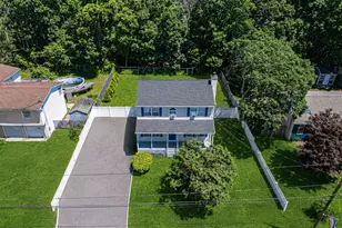 19 Golden Gate Dr, Shirley, NY 11967 - Photo 4