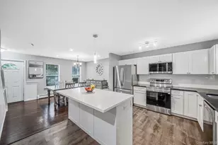 19 Golden Gate Dr, Shirley, NY 11967 - Photo 16