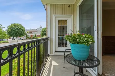 1105 Roosevelt Way, Westbury, NY 11590 - Photo 18