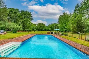 8 Woodvale Dr, Syosset, NY 11791 - Photo 22