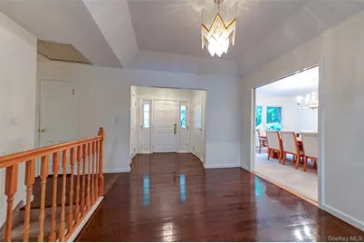 8 Woodvale Drive, Syosset, NY 11791 - Photo 4