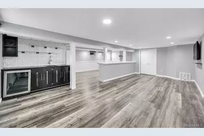 19 Joan Road, Bay Shore, NY 11706 - Photo 40