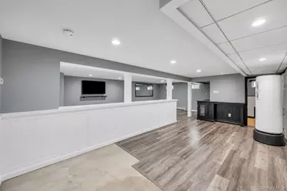 19 Joan Road, Bay Shore, NY 11706 - Photo 38