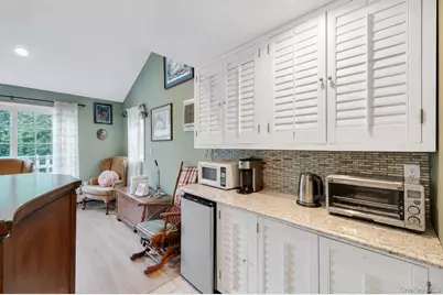 19 Joan Road, Bay Shore, NY 11706 - Photo 34