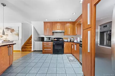 69-07 Little Neck Parkway, Little Neck, NY 11363 - Photo 10