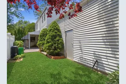 100 Bayberry Avenue, Garden City, NY 11530 - Photo 32