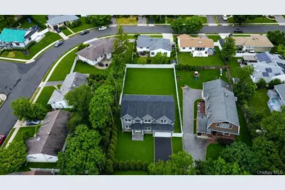 30 Main Parkway #B, Plainview, NY 11803 - Photo 1