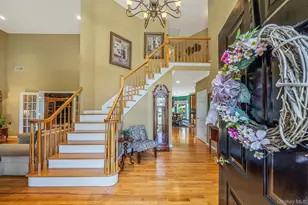 10 Park View Ln, Lake Grove, NY 11755 - Photo 8