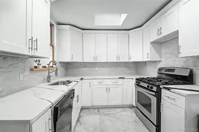 87 Susquehanna Avenue, Great Neck, NY 11021 - Photo 10