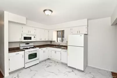 8 Harbor Hill Road #2 Second Floor, Glen Cove, NY 11542 - Photo 8