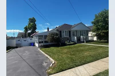 45 W Clearwater Road, Lindenhurst, NY 11757 - Photo 2