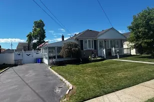 45 W Clearwater Rd, Lindenhurst, NY 11757 - Photo 2
