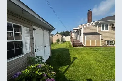 45 W Clearwater Road, Lindenhurst, NY 11757 - Photo 4