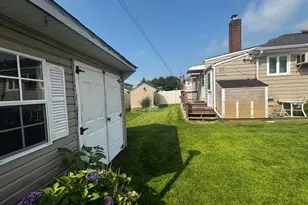 45 W Clearwater Rd, Lindenhurst, NY 11757 - Photo 4