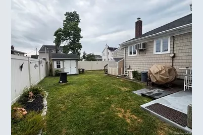45 W Clearwater Road, Lindenhurst, NY 11757 - Photo 4