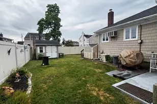 45 W Clearwater Rd, Lindenhurst, NY 11757 - Photo 4