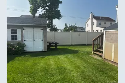 45 W Clearwater Road, Lindenhurst, NY 11757 - Photo 8