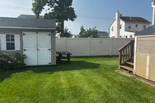 45 W Clearwater Rd, Lindenhurst, NY 11757 - Photo 8