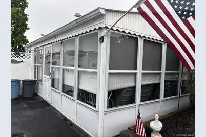 45 W Clearwater Road, Lindenhurst, NY 11757 - Photo 18