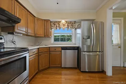 207 Sullivan Avenue, Farmingdale, NY 11735 - Photo 10