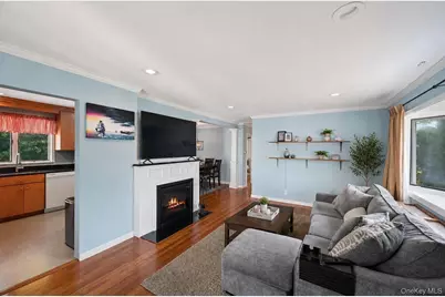 305 Glynn Street, North Babylon, NY 11703 - Photo 4