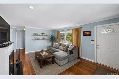305 Glynn Street, North Babylon, NY 11703 - Photo 6