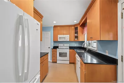 305 Glynn Street, North Babylon, NY 11703 - Photo 10