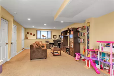 90 Virginia Drive, Manhasset, NY 11030 - Photo 12