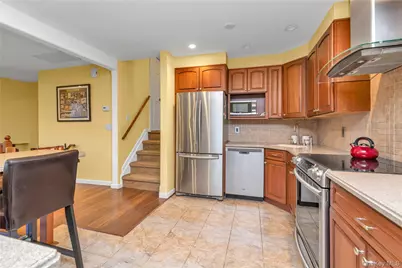 90 Virginia Drive, Manhasset, NY 11030 - Photo 8